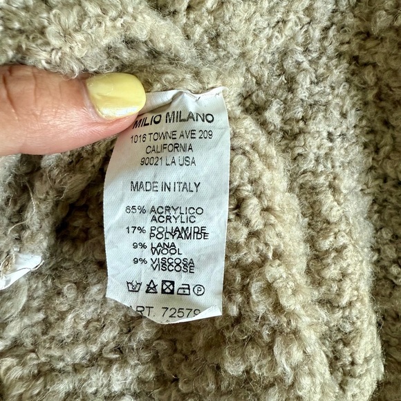 Cream Crew Neck Sweater Vest with Classic Knit Texture - Picture 5 of 5